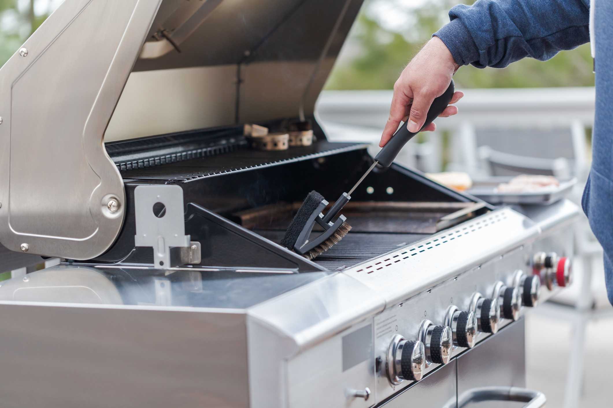 What is the best way to clean grill grates? Arm & Hammer’s Baking Soda + Vinegar Method